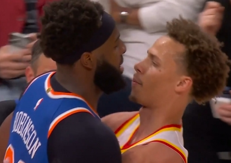开云APP-NBA官方罚单：罗宾逊丹尼尔斯冲突各罚5万和2.5万 均无需禁赛
